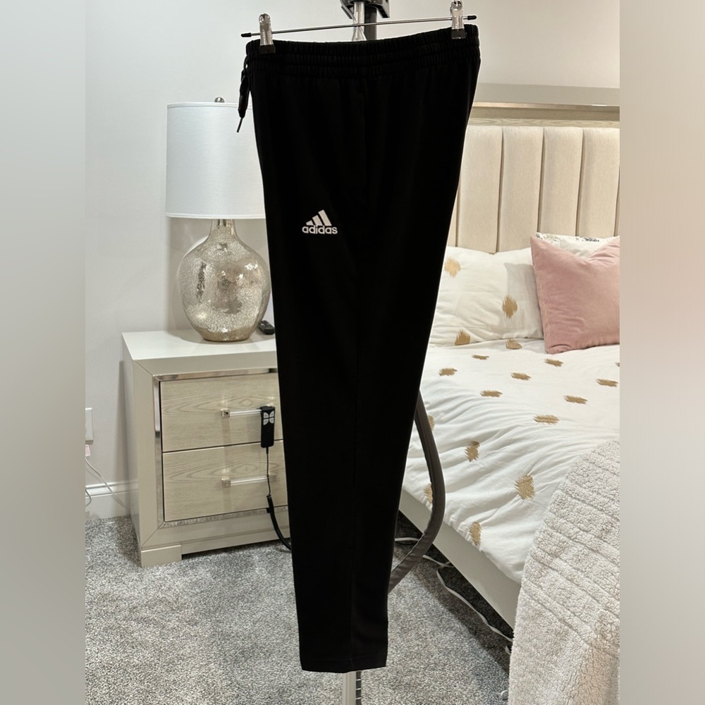 Men’s adidas light weight leisure wear pants.